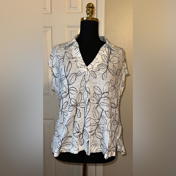 Cynthia Rowley White Linen V-Neck T-Shirt Size L Black Floral Print Short Sleeve - Picture 1 of 6